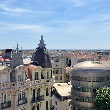 Διαμέρισμα 2 Pieces En Etage Eleve, Centre-ville Au Calme, Petite Vue *