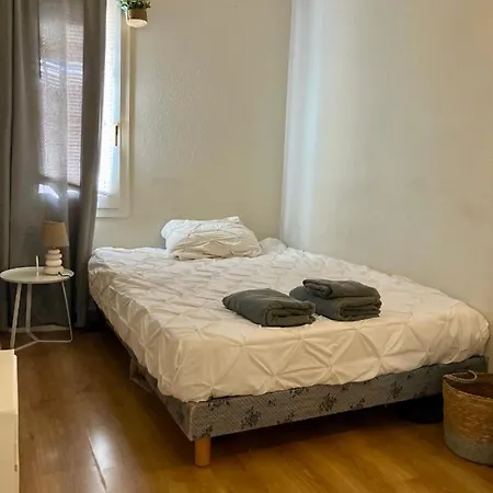 2 Pieces En Etage Eleve, Centre-ville Au Calme, Petite Vue Apartment *