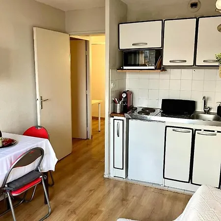 2 Pieces En Etage Eleve, Centre-ville Au Calme, Petite Vue Apartment *