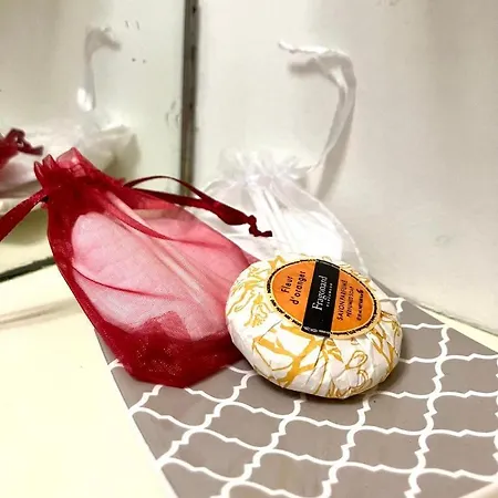 2 Pieces En Etage Eleve, Centre-ville Au Calme, Petite Vue Διαμέρισμα Νίκαια