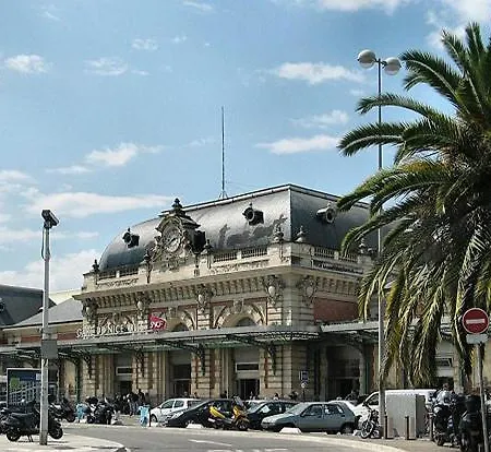 2 Pieces En Etage Eleve, Centre-ville Au Calme, Petite Vue Διαμέρισμα