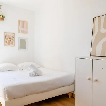 2 Pieces En Etage Eleve, Centre-ville Au Calme, Petite Vue Appartement *