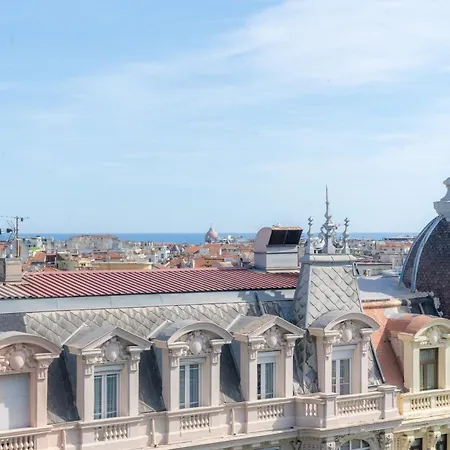 2 Pieces En Etage Eleve, Centre-ville Au Calme, Petite Vue Appartement